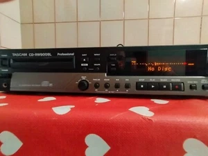 TASCAM CD-RW 900SL Professional , Registratore di CD riscrivibili,MP3, 24 BIT. - Foto 1 di 11