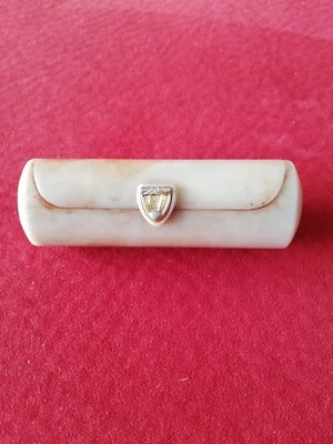 Ancien étui de rouge à lèvres avec miroir en lucite marbrée années 70 - Photo 1/4