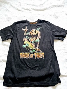Boys Black Short Sleeve Halloween Trick Or Treat TShirt XXL 18 Skateboard Punk 7 - Picture 1 of 3