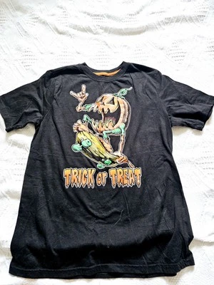 Boys Black Short Sleeve Halloween Trick Or Treat TShirt XXL 18 Skateboard Punk 7 - Image 1 of 3