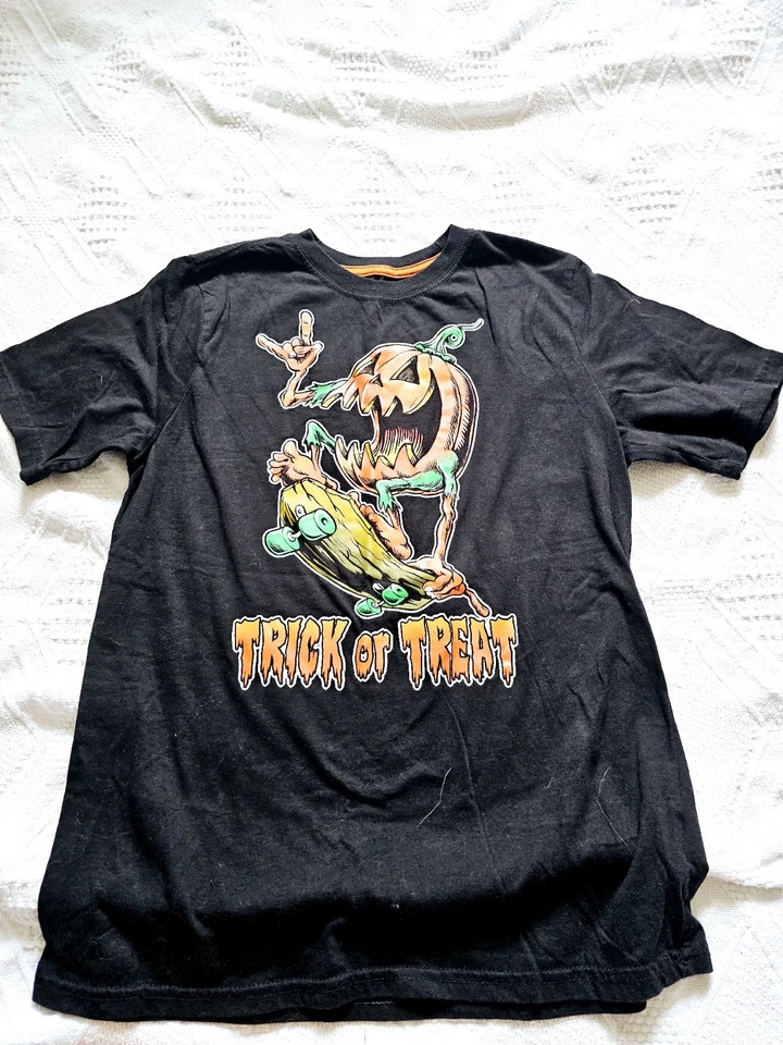 Boys Black Short Sleeve Halloween Trick Or Treat TShirt XXL 18 Skateboard Punk 7 - Image 1 of 3
