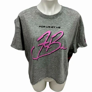 Camiseta FUBU Top Mujer 3X Gráfica Retro Deportiva Logo Manga Corta Gris Atlética - Imagen 1 de 12