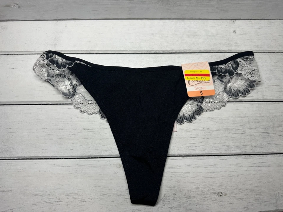 NUEVO CON ETIQUETAS Kohls Candies TANGA Bragas Ropa Interior Para Mujer PEQUEÑA Negro Nylon y Encaje Blanco Foto 1 de 4