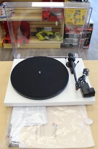 Tocadiscos de carbono Pro-Ject Debut con adaptador de corriente * Usado* ENVÍO GRATUITO - Imagen 1 de 8