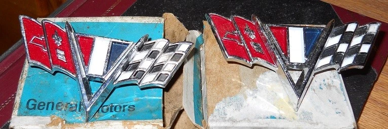 Nuevo de Lote Antiguo Chevrolet Chevelle 1965-67 Nova 1967 Camaro V8 V Banderas Cruzadas Emblemas Foto 1 de 1