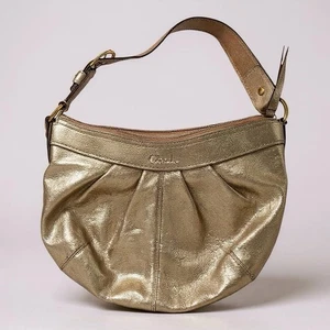 Bolso de mano Coach dorado metálico 16 ancho 14 largo Z20906 - Imagen 1 de 7