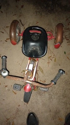 Triciclo Schwinn vintage/con cuerno (necesita restauración) Foto 1 de 4