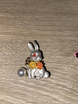 Betsey Johnson Adorable White Bunny 🐰 Brooch  - Image 1 of 4