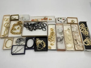 Vintage Modeschmuck Konvolut 18 Teile Monet Napier Trifari Sarah Cov Lia Sophia + - Bild 1 von 13