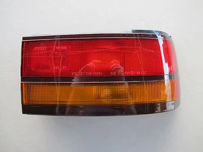 GENUINE MAZDA REAR RH LENS & BODY (#GN51-51-170) Fits 626 MX6 1990-1992 - Image 1 of 4