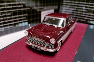 Matrix 1/43 Resin car model Ford Zodiac 206E 1962 - Image 1 of 4