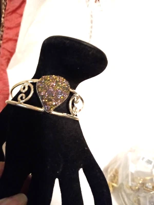 Brazalete de cuarzo ajustable DRUZY morado y dorado Foto 1 de 4