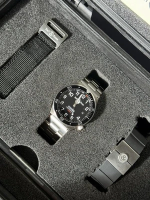 Reloj de cuarzo Bell & Ross Hydromax profesional 11100M esfera negra Foto 1 de 4