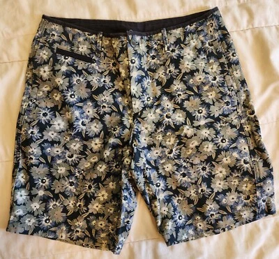 Gap Khakis Men’s Size 34 Bermuda shorts Floral Print Island Summer Casual - Image 1 of 4