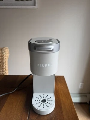 Keurig K-Mini Single Serve K-Cup Pod Kaffeemaschine - Studio Grau - Bild 1 von 4