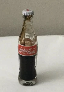 Bottiglia di vetro Coca Cola Cola straniera in miniatura vintage 3" (R14-13) - Foto 1 di 4