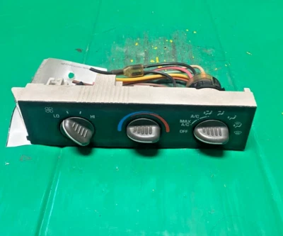 1998-2007 Chevy Express 3500 AC Heater Climate Control 25753629 — 第 1/4 张图片