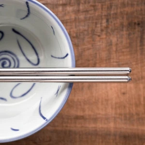 Palillos redondos de metal de acero "plateado" totalmente personalizados para un regalo oriental chino - Imagen 1 de 5