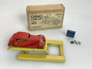 Vintage Crescent Toys Boxed Garage Car Lift Scale Model With Car & Accessories - Bild 1 von 14
