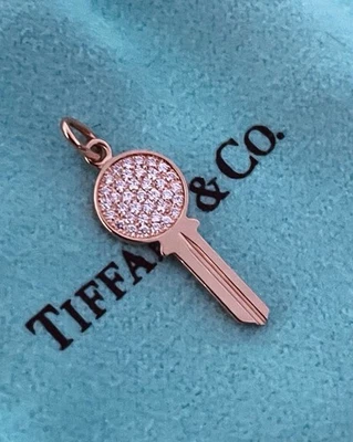 Tiffany Co Oro Rosa 18k Redondo Moderno Pavé Diamante Llave Colgante 4 Collar RARO Foto 1 de 4