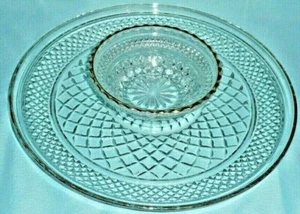 Anchor Hocking WEXFORD 2 Pc Glass Relish Tray / Chip & Dip Set Gold Trim - Picture 1 of 7
