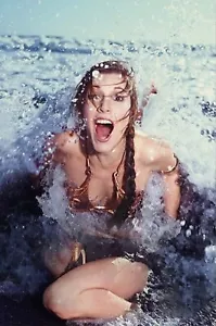 Star Wars Slave Leia In Waves at Beach ROTJ 11 Mil High Gloss Photo Print - Picture 1 of 5