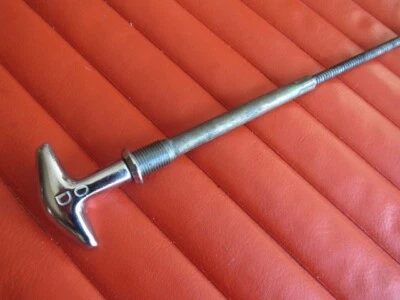 1950s Studebaker new old stock overdrive cable and sleeve Foto 1 de 4