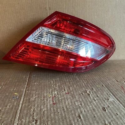 Luz trasera derecha para Mercedes-Benz C300 C350 2008-2011 Foto 1 de 4