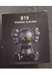 Altavoz inalámbrico Bluetooth tipo KAWS. Hypebeast "color negro" - Imagen 1 de 4