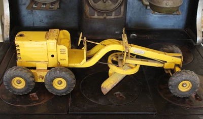 A Vintage, 1950's Doepke Model Toys Pressed Steel  Toy Adams Diesel Motor Grader - Image 1 of 4