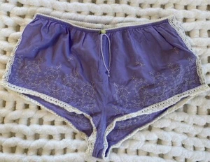 VINTAGE Victoria's Secret 100% Cotton Purple Floral Embroidered Crochet Shorts S - Picture 1 of 4
