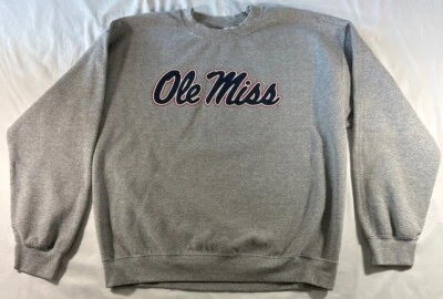 Sudadera Ole Miss Gris Cuello Redondo Hombre Grande por Gildan Foto 1 de 4