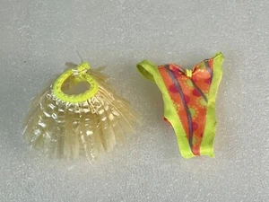 Vintage 1990 Skipper Hawaiian Fun Swimsuit & Yellow Hula Grass Skirt Barbie - Picture 1 of 5
