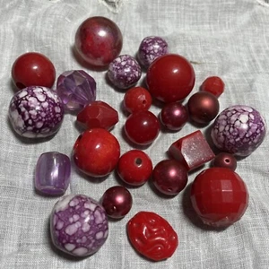 Vintage Red & Purple Crafting Plastic Loose Beads BEA12-54 - Picture 1 of 4