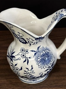 VIntage, Blue and white creamer pitcher - Picture 1 of 4
