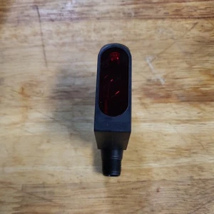 Balluff BOS-26K-PA-1QE-S4-C Photoelectric Sensor BOS008M New - Picture 1 of 3