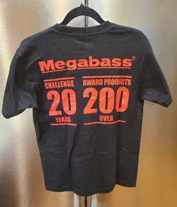 WOW! Megabass Shirt 20 JAHRE ÜBER 200 AUSZEICHNUNGSPRODUKTE GRÖSSE SMALL KOSTENLOSER VERSAND - Bild 1 von 3