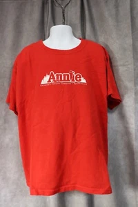 Gildan Youth Annie Theatre Company Minneapolis Red Short Sleeve T-Shirt Small - Picture 1 of 3
