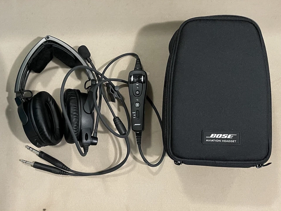 Auriculares de Aviación Bose A20 con Doble Cable y Bluetooth plus Estuche Foto 1 de 1