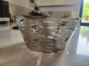 Frutero cesta corteza ALESSI, acero inoxidable, diseño corteza de árbol (BM10/18) - Imagen 1 de 6
