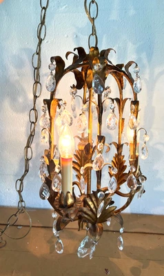 VTG ITALIAN TOLE GOLD GILT, CRYSTAL 3 LIGHT SWAG CHANDELIER HOLYWOOD REGENCY MCM - Image 1 of 4