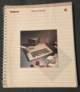 Apple IIe Owner’s Manual Book 1982 - Picture 1 of 2
