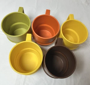 TUPPERWARE 1312 Tazzine da Caffè Impilabili Tazzine Vintage Set di 5 Colori Raccolta - Foto 1 di 11