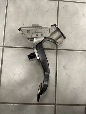 03-08 Nissan 350z MT Brake Pedal Assembly with Bracket 46501-CD802 - Image 1 of 4