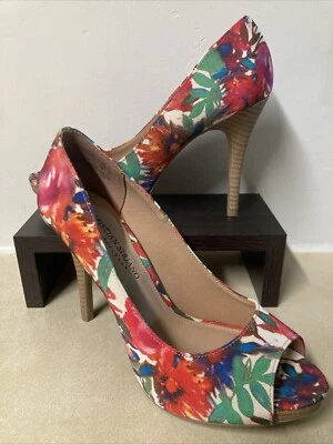 Женские разноцветные туфли-лодочки Christian Siriano с цветочным принтом с открытым носком размер 7 - Изображение 1 из 4