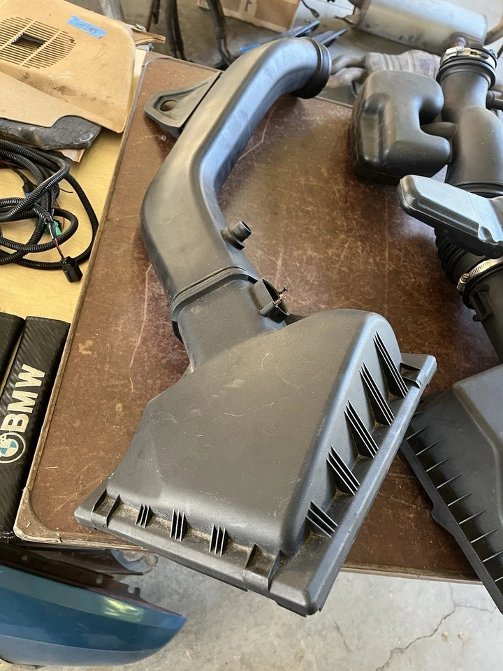 Carcasa de admisión OEM BMW F30 335i (sin extremo inferior) Foto 1 de 3