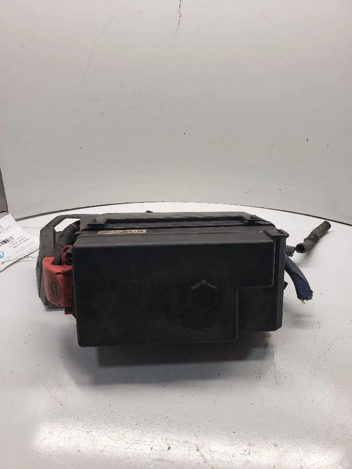 Fuse Box Engine Fits 00-05 CENTURY 1374598 - Image 1 of 4