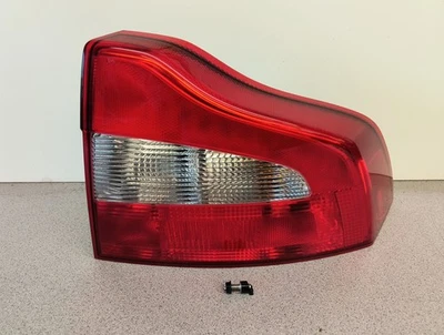 (LEER) 2007-2013 Conjunto de lámpara de luz trasera derecha del lado del pasajero Volvo S80 Foto 1 de 4