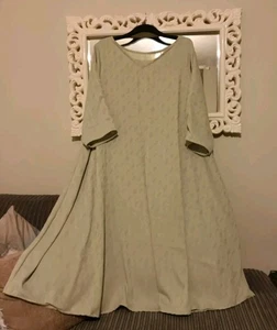 Neu Damen Maxikleid grün Print mit Goldstreifen Größe 30/32 Handarbeit - Bild 1 von 6