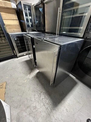 Congelador bajo encimera Perlick HC24FS4S-00-SLFLR 23" 1 sección con puerta sólida, 2... Foto 1 de 4